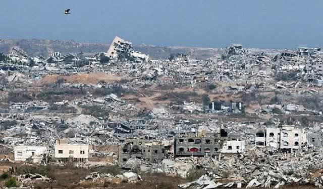 EyeonPalestine's tweet photo. New images capture Gaza’s Al-Zaytoun neighbourhood- once a thriving district - now completely razed by Israeli occupation forces using bulldozers and explosive robots. The systematic destruction is part of a broader campaign to ethnically cleanse and displace Gaza’s population. https://t.co/XC3E4Rn6fF