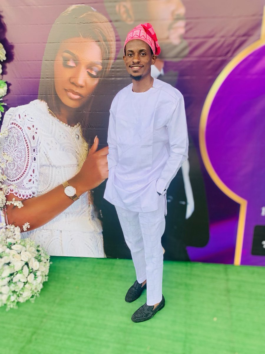 tunde_sule_'s tweet image. When the drum beats the joy flows. ❤️♾️🤍

#Gb2025 #owambe #weddingguest