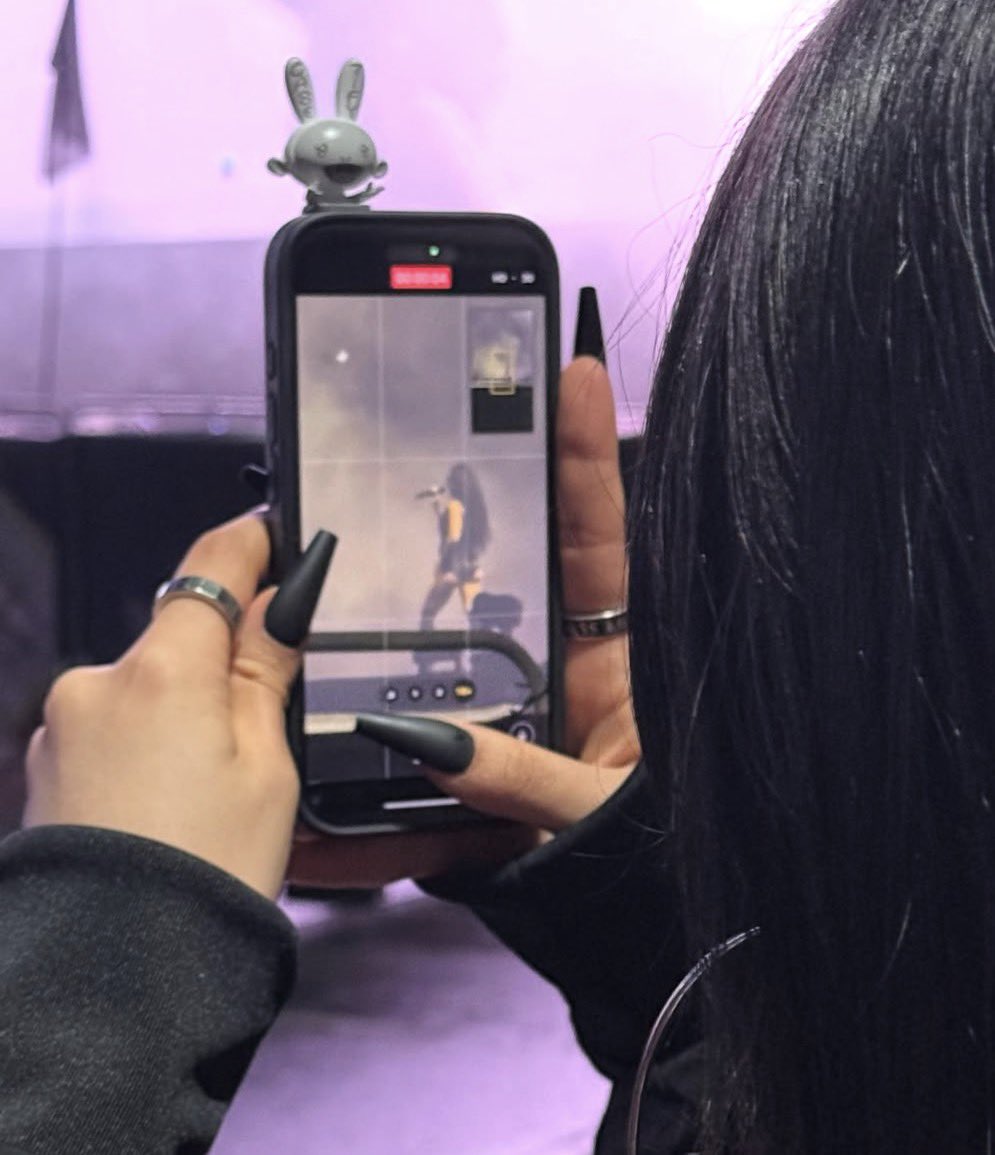 infocharlixcx's tweet image. Yves via Instagram with a BRAT flag and watching Charli xcx at Seoul. 💚