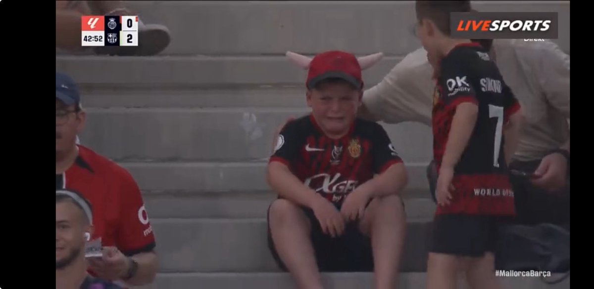 HolarMusty's tweet photo. @FCBarcelona  look what you did to this little kid 😂😂😂😁❤️ VISA BARCA ❤️❤️ https://t.co/s0MkSS4eXI