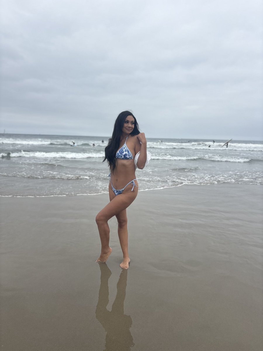 DammSammm's tweet photo. Probably needed a hug l, but went to the beach instead https://t.co/zFuWnRMRqg