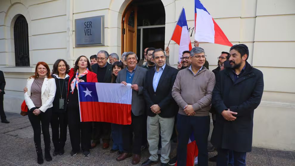 Oficialismo y DC inscriben pacto «Unidad por Chile» para próximas elecciones parlamentarias miradiols.cl/2025/08/16/ofi…