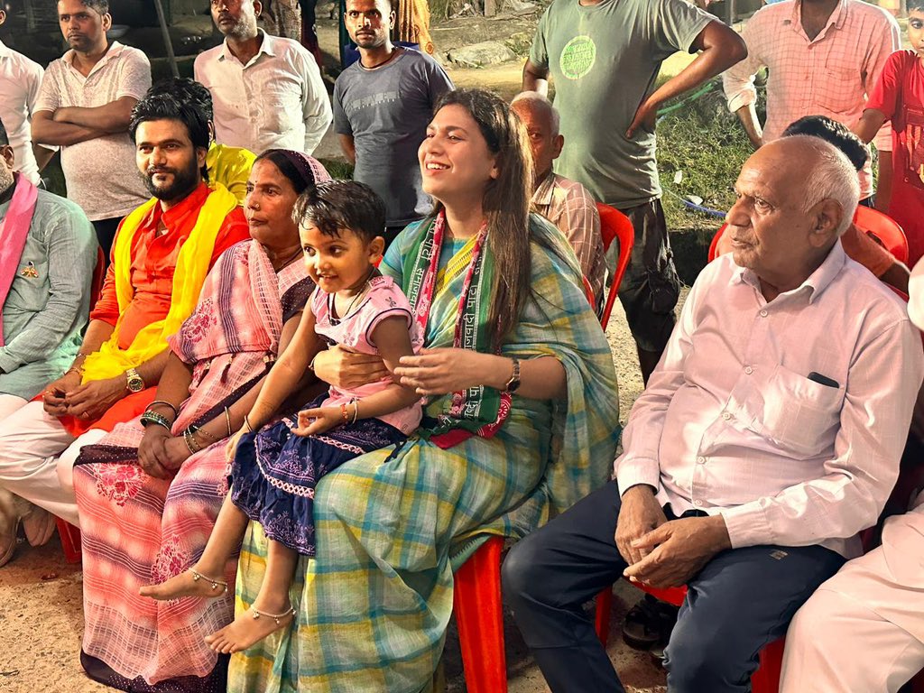 imrahul164's tweet photo. आज 164 मोहान विधानसभा क्षेत्र में आयोजित विभिन्न #कृष्ण_जन्माष्टमी उत्सव में शामिल होने का सौभाग्य प्राप्त हुआ..!
#shrikrishnajanmastami
#krishanajanmashtami2025
#164mohan #unnao https://t.co/l6wUqyxZS3