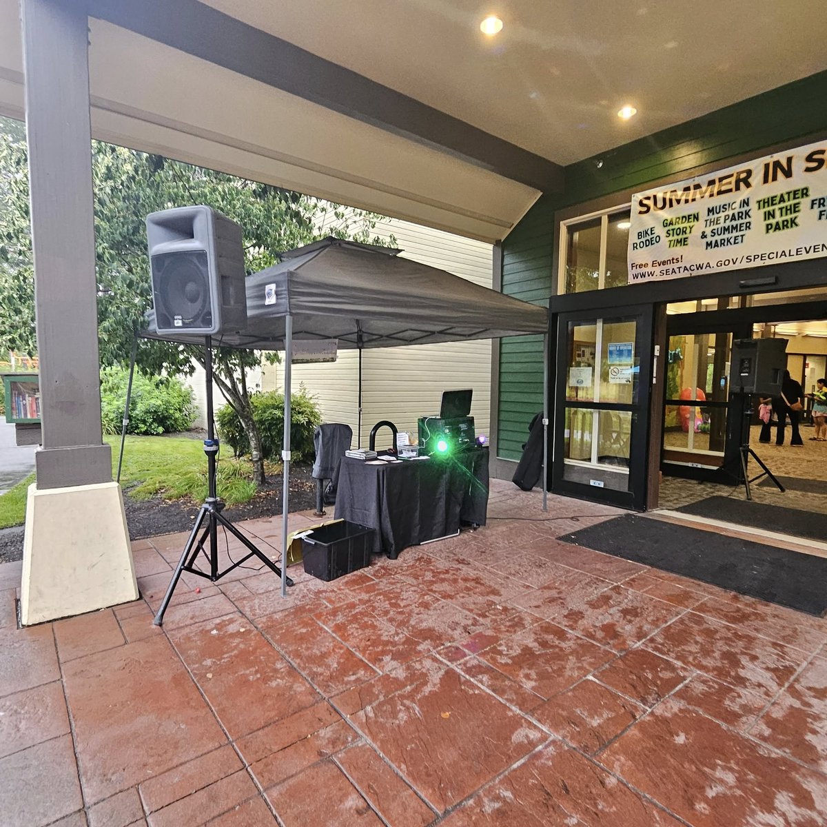GreatRateDJs's tweet photo. A little weather can't stop the fun for Kidz Nite with The City of SeaTac, Great Rate DJs, and DJ Leanna :)

#greatratedjs
#seatac
#kidsnight
#affordabledjs
#lowcostdj
#cheapdjs https://t.co/vE852wO7fh