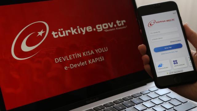 E-Devlet üzerinden ücretsiz İngilizce kursu alabilirsiniz.

Fakat çoğu kişi bunu bilmez.

Gelin gösteriyorum (mutlaka kaydedin):👇🏻