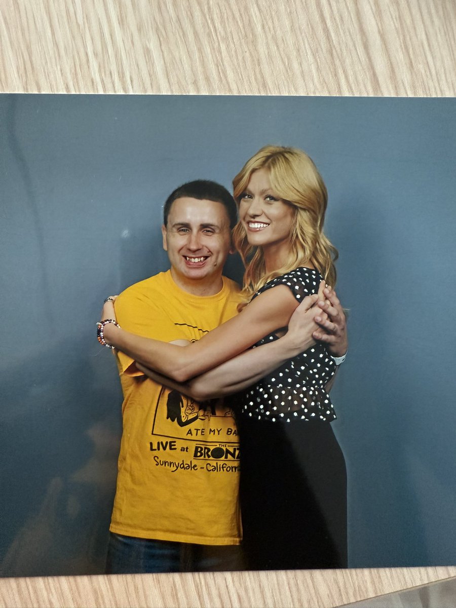 DarrenJPurkins's tweet image. Fantastic meeting @Kat_McNamara again! 3 years since the last time 🙈Shenanigans were afoot haha Pretty sure a fight with Dom wouldn’t end well for me, but one has to try! #Shadowhunters #Arrow