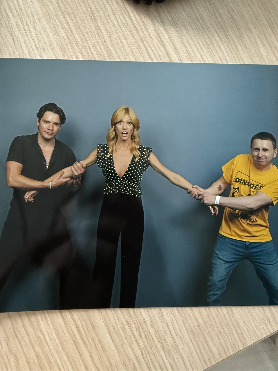 DarrenJPurkins's tweet image. Fantastic meeting @Kat_McNamara again! 3 years since the last time 🙈Shenanigans were afoot haha Pretty sure a fight with Dom wouldn’t end well for me, but one has to try! #Shadowhunters #Arrow