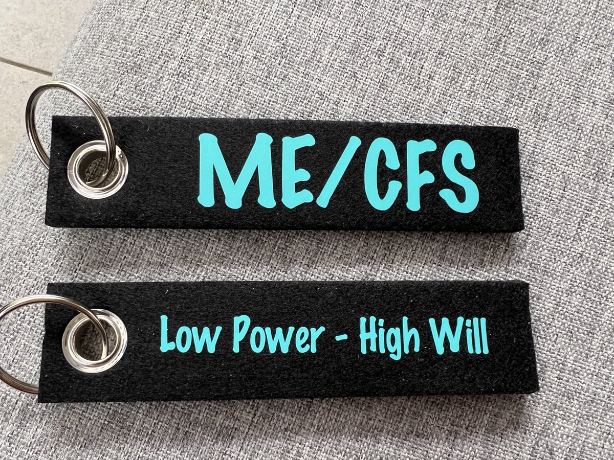 FrauXausNRW's tweet photo. 🌟 Es geht los 🌟 
Mein ME/CFS Awareness-Shop startet!

Nach kurzer Planung (weil mein ADHS so will) freue ich mich, euch meinen kleinen Shop auf Etsy vorstellen zu können.

Die Idee dahinter: Bewusstsein für ME/CFS schaffen, die Community unterstützen und einen Teil der Einnahmen direkt in die Forschung fließen lassen.

Von der ersten Idee über das Design bis zur Umsetzung habe ich alles selbst entwickelt – jedes Produkt ist handgefertigt, also nicht perfekt, aber mit viel Herz. (Mit MICH meine ich mich und meinen Mann)
Ich hoffe, dass die Artikel nicht nur Freude bereiten, sondern auch helfen, das Thema ME/CFS sichtbarer zu machen.

Ich würde mich sehr freuen, wenn ihr dem Shop folgt, die Produkte weiterempfehlt oder selbst stöbert. Wer lieber direkt bei mir kaufen möchte, kann das natürlich ebenfalls tun – jeder Beitrag zählt!
Etsy nimmt natürlich Gebühren, die man sich sparen könnte und das dann wiederum in die Forschung spenden.

Lasst uns gemeinsam Awareness schaffen und ME/CFS sichtbarer machen. 

https://t.co/u4q3AZouvg

#WirSindSarah #LearnAboutME #MECFS
#Untragbar