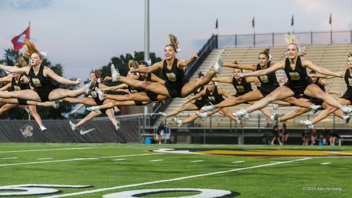AlanHerzberg's tweet photo. Photos from the high school portion of Tiger Pride Night are online at https://t.co/kf20B8n08u

@BvilleFB @BHS_TigerPride #TigerDNA
https://t.co/b1u4wdxTZv https://t.co/Lb7pbOlPPF