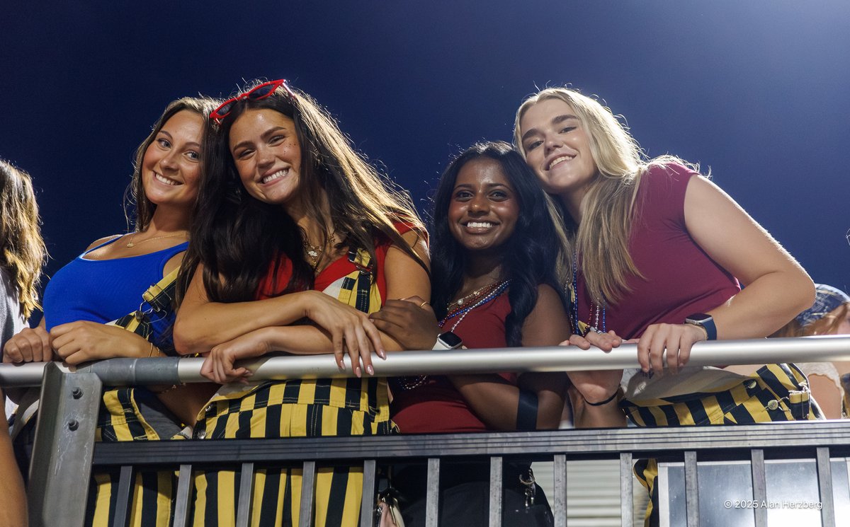 AlanHerzberg's tweet photo. Photos from the high school portion of Tiger Pride Night are online at https://t.co/kf20B8n08u

@BvilleFB @BHS_TigerPride #TigerDNA
https://t.co/b1u4wdxTZv https://t.co/Lb7pbOlPPF