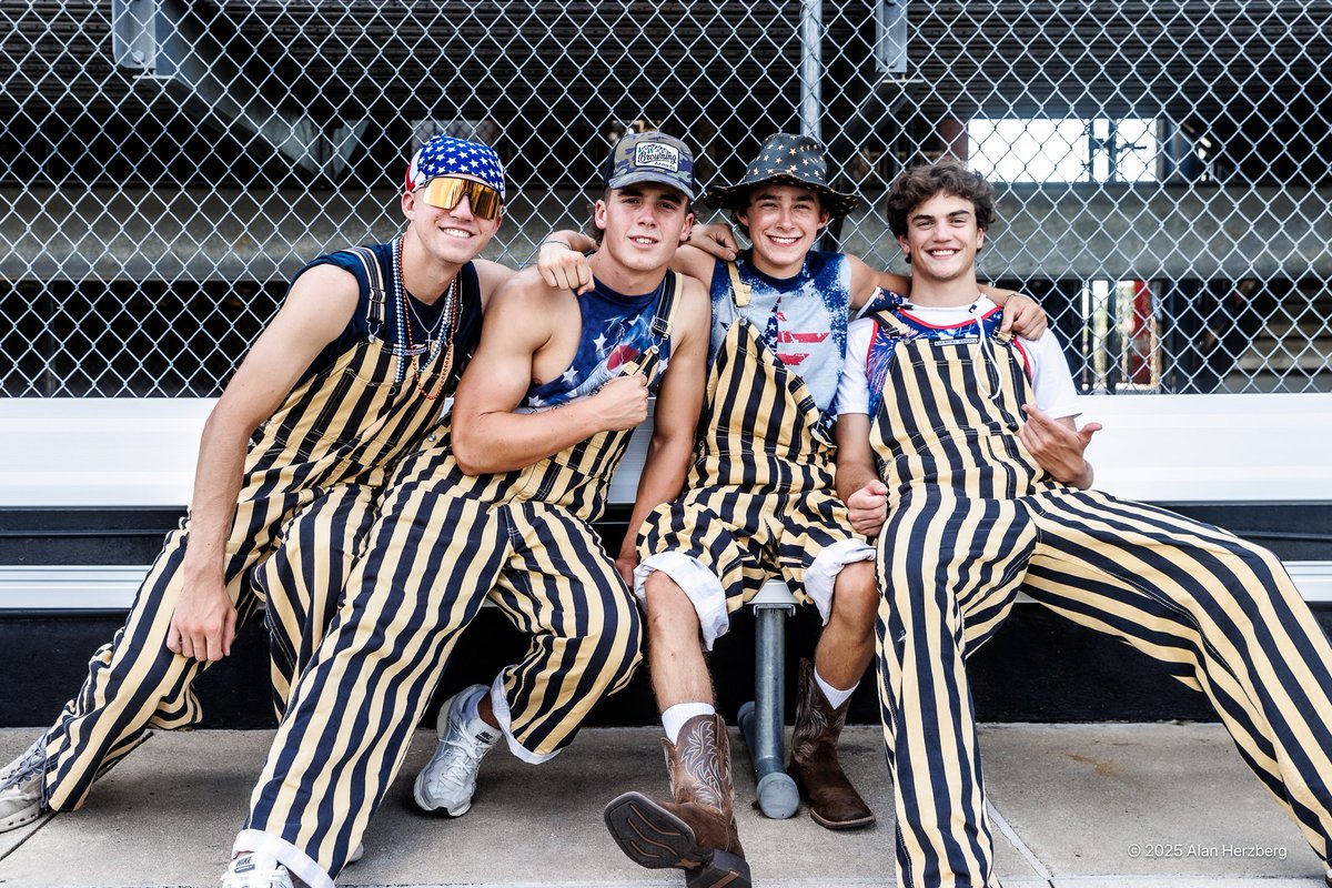 AlanHerzberg's tweet photo. Photos from the high school portion of Tiger Pride Night are online at https://t.co/kf20B8n08u

@BvilleFB @BHS_TigerPride #TigerDNA
https://t.co/b1u4wdxTZv https://t.co/Lb7pbOlPPF