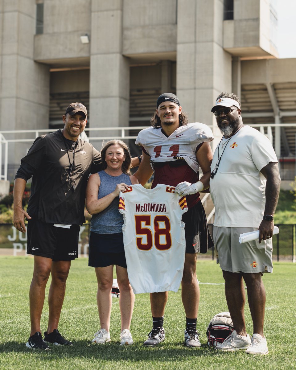 CycloneFB's tweet photo. Honoring Coach Bray and his legacy.

@Tamatoamanaia, representing the 58 this fall. 

🌪️🚨🌪️ https://t.co/mbzM15Rjxa
