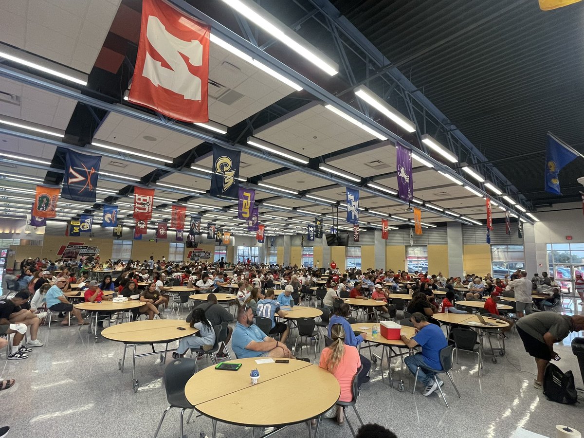Monterey_Sports's tweet photo. Great turnout at the parent meeting last night! Thank you parents for your dedication to our kids!
#BUILTDIFFERENT https://t.co/nN7wZqH0Ci