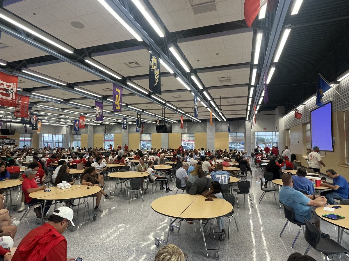 Monterey_Sports's tweet photo. Great turnout at the parent meeting last night! Thank you parents for your dedication to our kids!
#BUILTDIFFERENT https://t.co/nN7wZqH0Ci