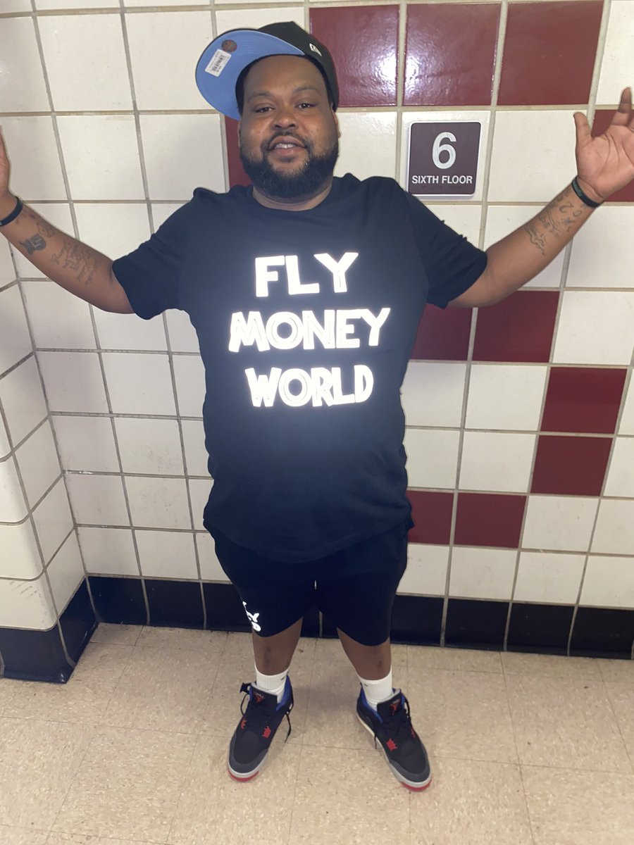 Line them up I take ‘em down 
Flymoneyworld way