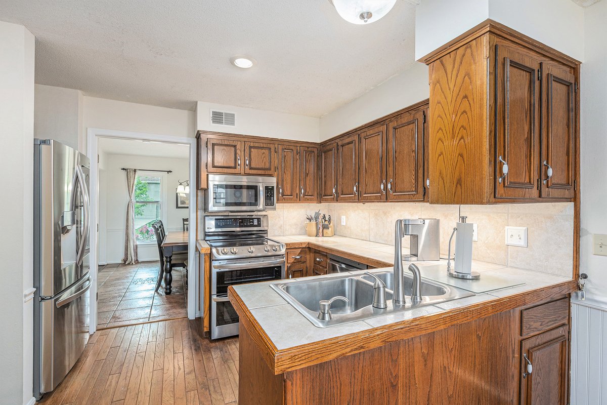 ChrisCollinsKC's tweet photo. Classic Cape Cod style meets everyday convenience in this charming Olathe two-story.
https://t.co/y1MO62y9TI https://t.co/XUvDmhqrg7