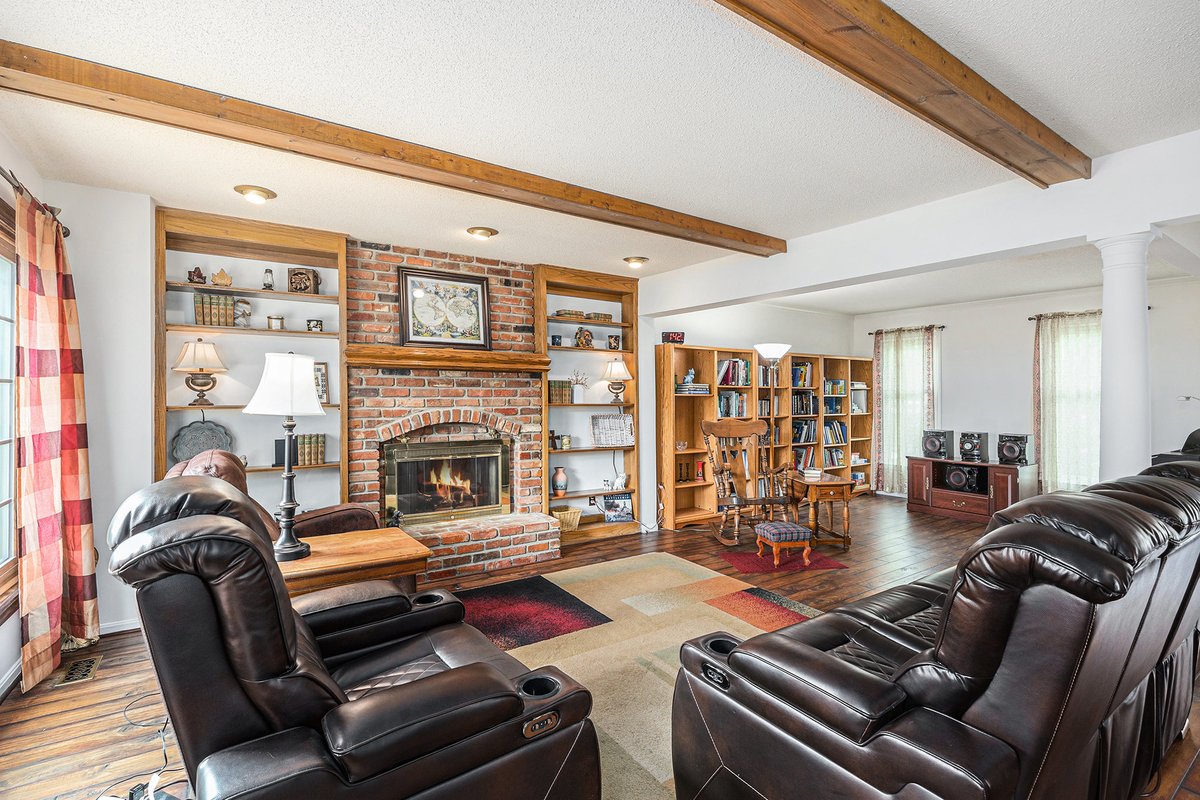 ChrisCollinsKC's tweet photo. Classic Cape Cod style meets everyday convenience in this charming Olathe two-story.
https://t.co/y1MO62y9TI https://t.co/XUvDmhqrg7