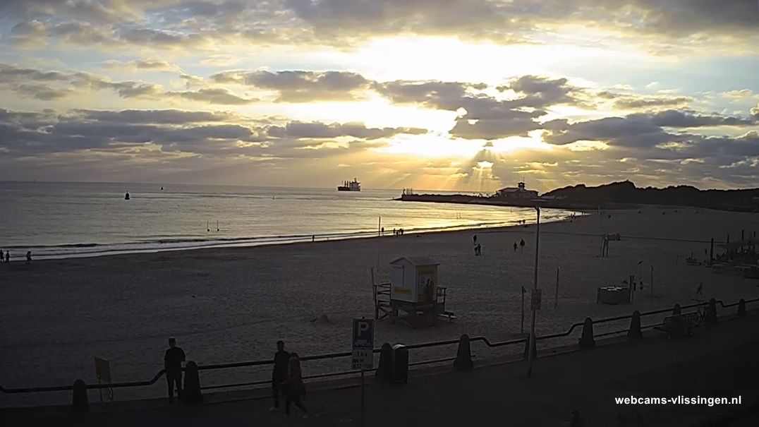 Wat een prachtige wolken in #Vlissingen met dank aan <a href="/heelhollandkijk/">HeelHollandKijkt</a>