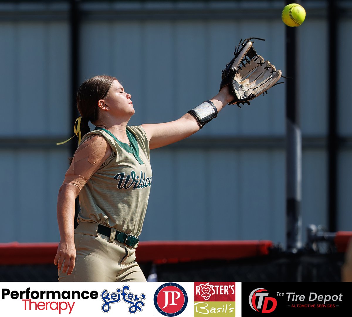 msscoreboard's tweet photo. Jackson Prep Softball gets timely hitting, strong pitching from Laila Swanigan to defeat Silliman Institute 3-1 Saturday in Flowood.
Photos by Robert Smith.
@JPsports @JPrepSoftball #sportsphotography #softballseason #softballphotography #hssoftball #MsSoftball https://t.co/pTH2LxfjJu