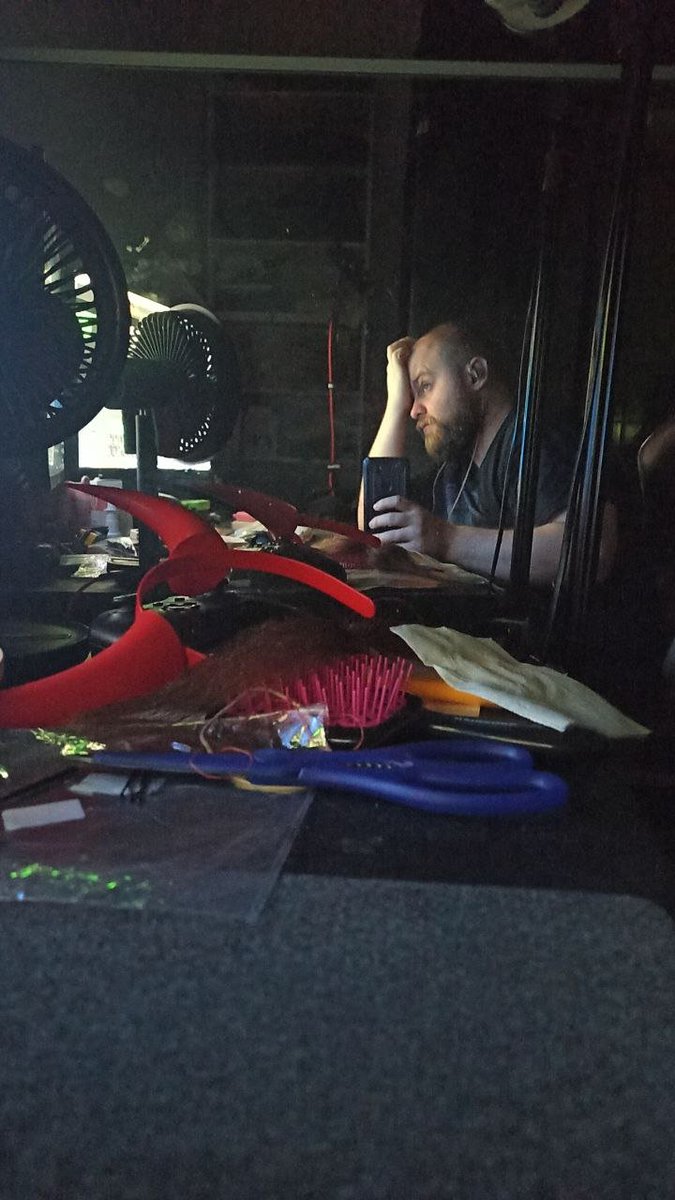 И вот из этой внешней и внутренней жопы мне надо как-то сейчас озвучить Окаруна из ДанДанДан и сезон корейского сериала.