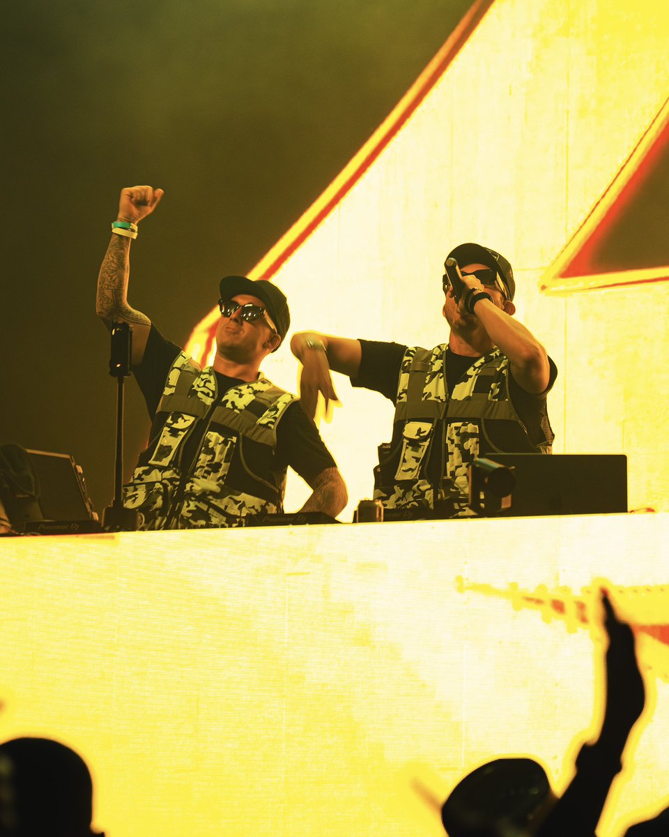 SiloDallas's tweet image. @FLOSSTRADAMUS &amp;amp; @DJ4B brought trap back to Texas last night ⚠️4️⃣😤 what a wild one 🔥

TONIGHT! Join us on the dance floor for the most beautiful party in the world BRESH🌸⚡️🦩

Info and final 🎟️ → silodallas.com