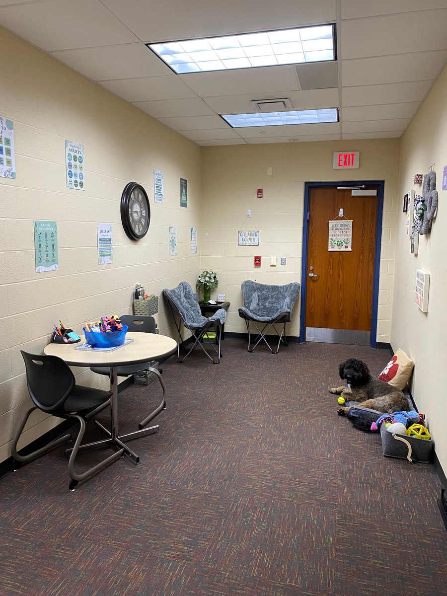 🐾 Sully the therapy dog is ready to welcome McPherson Middle School students with tail wags and smiles! 🐶📚