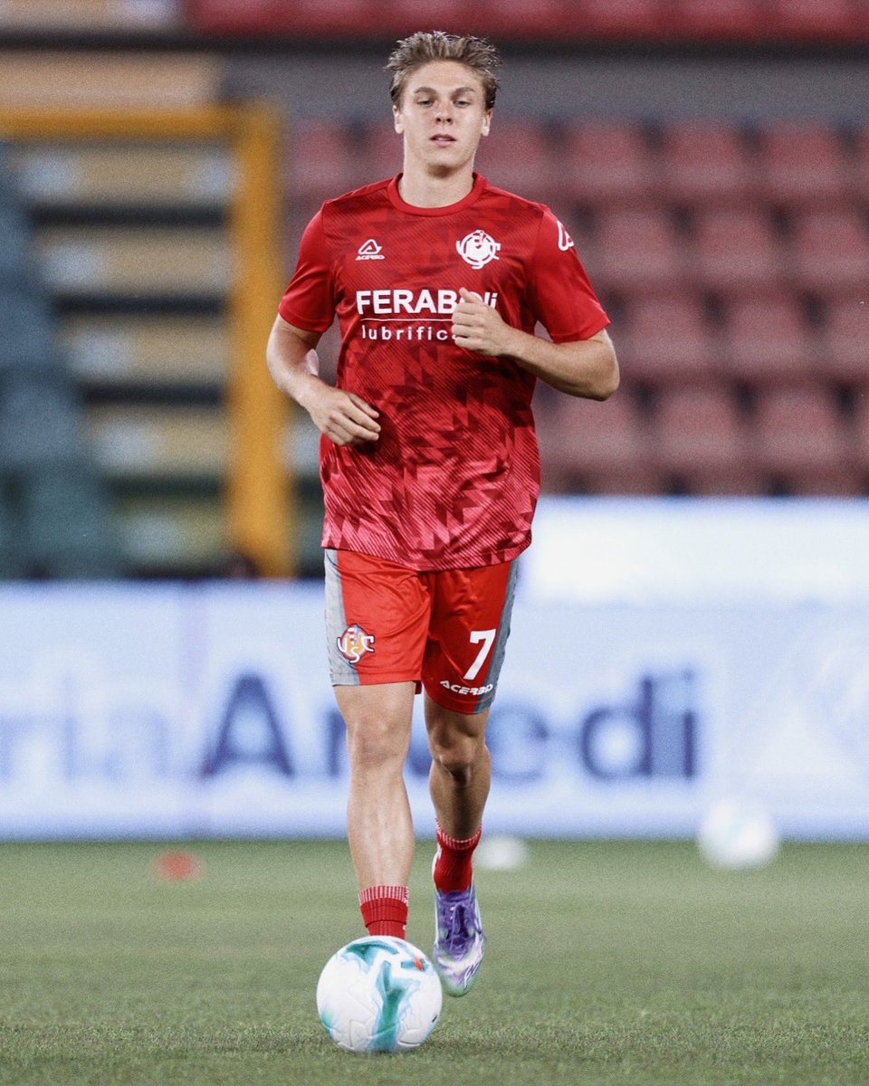 USCremonese's tweet photo. 💪🔥🩶❤️
#TuttaUnAltraMusica #SeiGrAndeSolamenteTu #CoppaItaliaFrecciarossa #Cremonese #CremonesePalermo #CrePal https://t.co/h8DquV7esJ