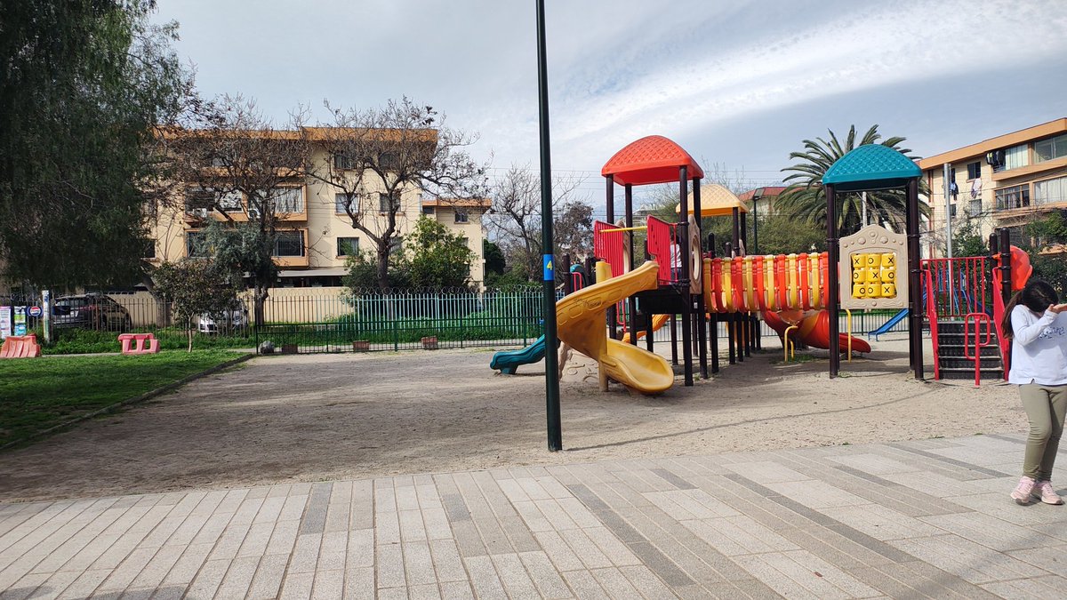 Podrían hacer más bancas, parque san Eugenio <a href="/MuniNunoa/">Municipalidad de Ñuñoa</a> <a href="/sebastiansichel/">Sebastián Sichel</a>