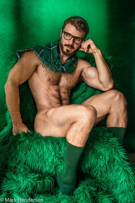 Watch Mr Bradford's leaked NSFW photo on TwXstars