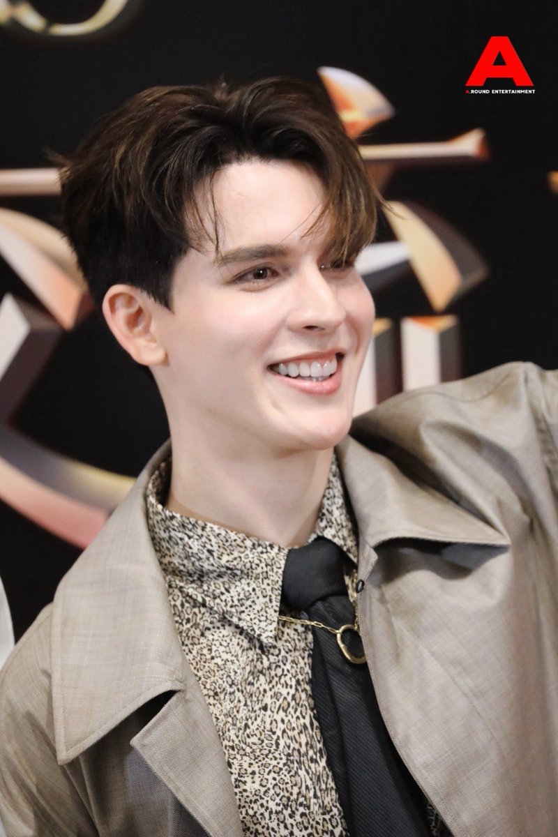 ช่วงสัมภาษณ์ “แบงค์ มณฑป​” ในงาน “Weibo Cultural Exchange Night in Thailand 2025”

#WeiboGalaxMosBank
#มอสแบงค์ #MosBank  #ISBANKY
#WeiboCulturalExchangeNight2025
#WeiboGala2025