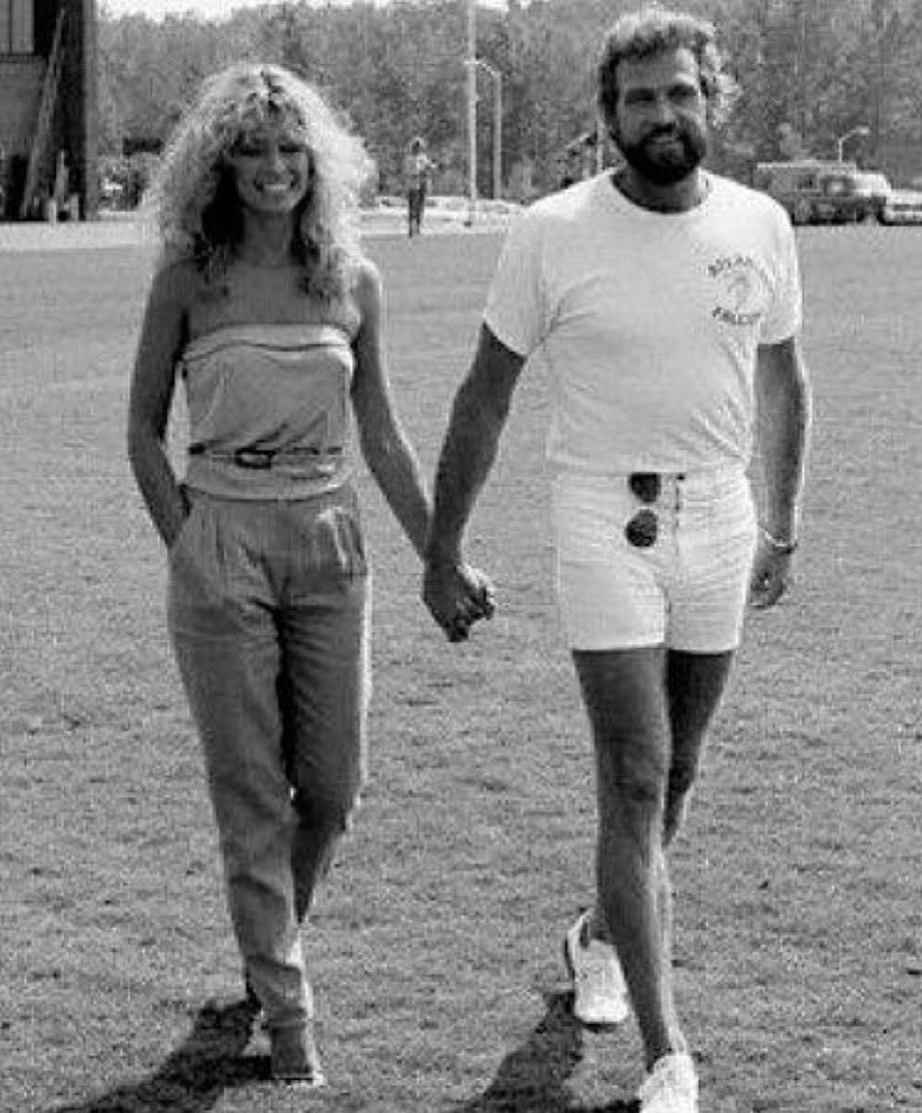 Nostalgie 70’s : L’Homme qui valait trois milliards », et Farrah Fawcett, muse de « Chalie’s Angels ». Mariés en 1973, ils incarnaient la beauté et le glamour de leur époque. Leur relation, pleine de passion et d’éclats médiatiques, aura marqué toute une génération ❤️🙏