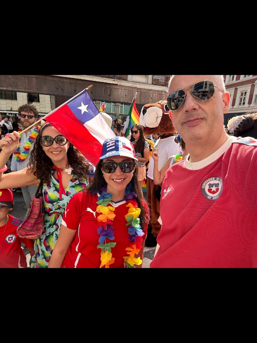 echiledinamarca's tweet photo. La Embajada de Chile en Dinamarca se suma a @diplomatsforequality en el Pride Parade Copenhagen versión 2025 https://t.co/FkLKwdp1bp