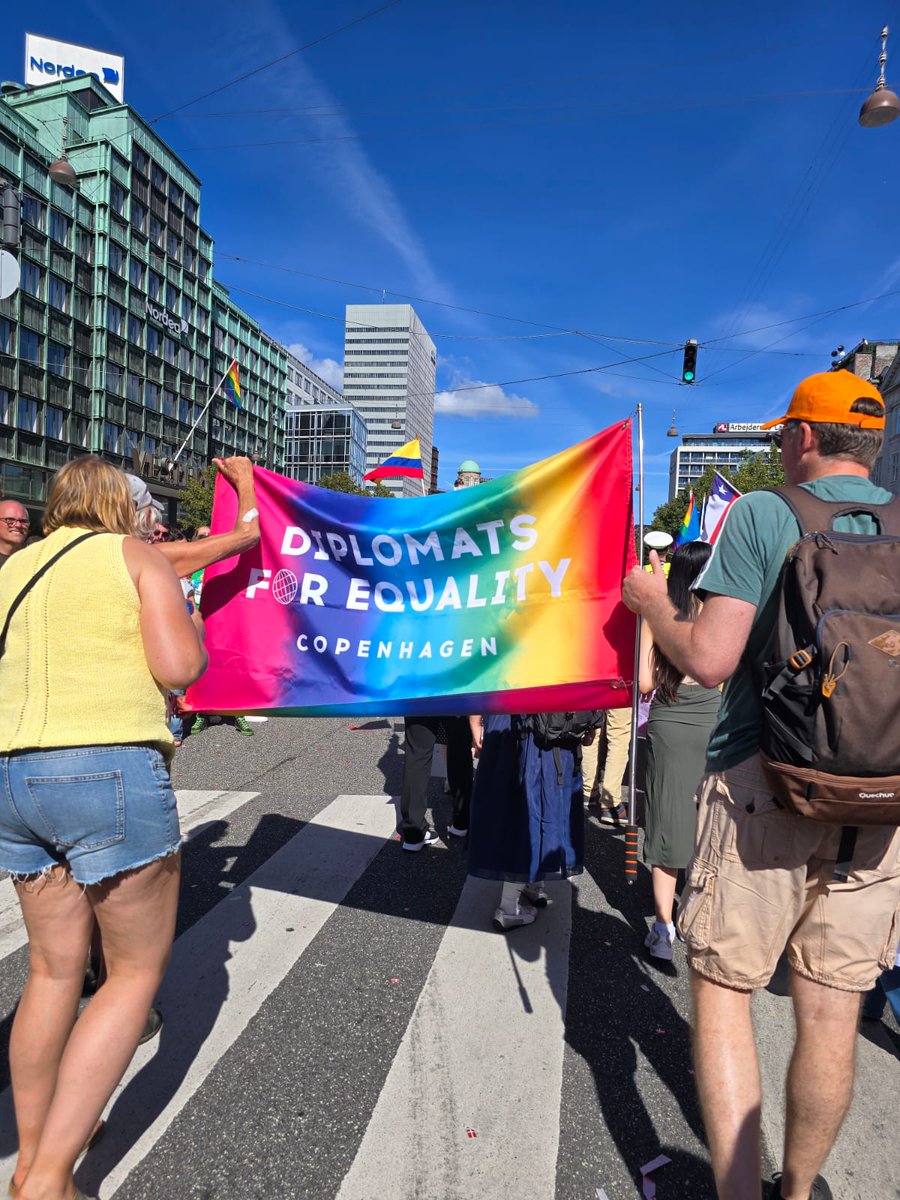 La Embajada de Chile en Dinamarca se suma a @diplomatsforequality en el Pride Parade Copenhagen versión 2025