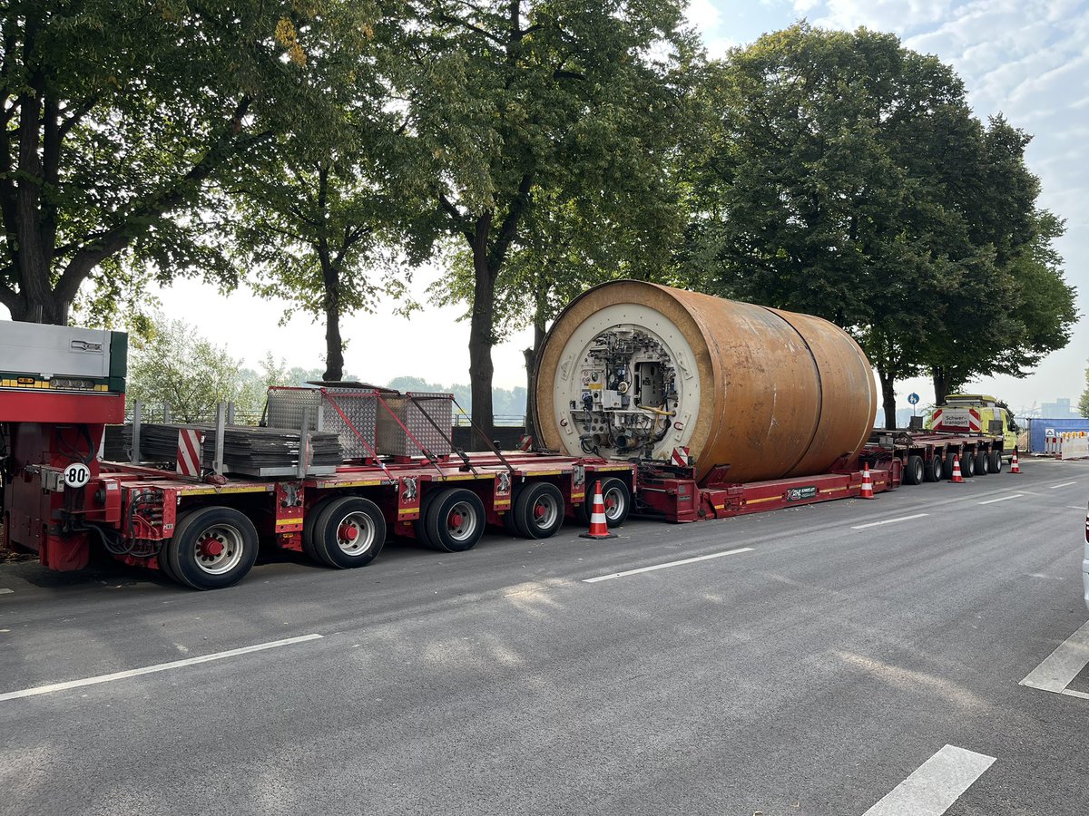 With this machine, the first new 940-meter-long pipe for wastewater under the Rhine in Cologne-Niehl was successfully constructed.