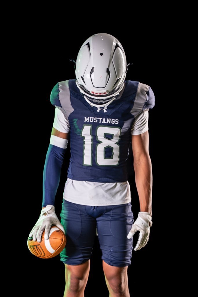 AmariNash18's tweet photo. Last ride 💙💚 #seniorszn https://t.co/8WPYUmcbUC