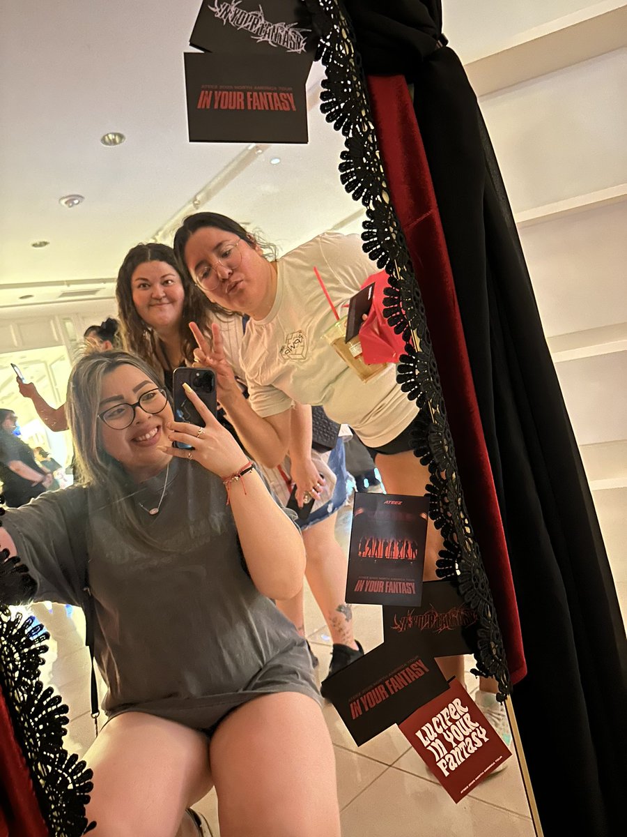 HayleyMata's tweet photo. I love being a kpop girly✨ #ATEEZ #ATEEZpopup #inyourfantasypopup https://t.co/aCmOch4kCU