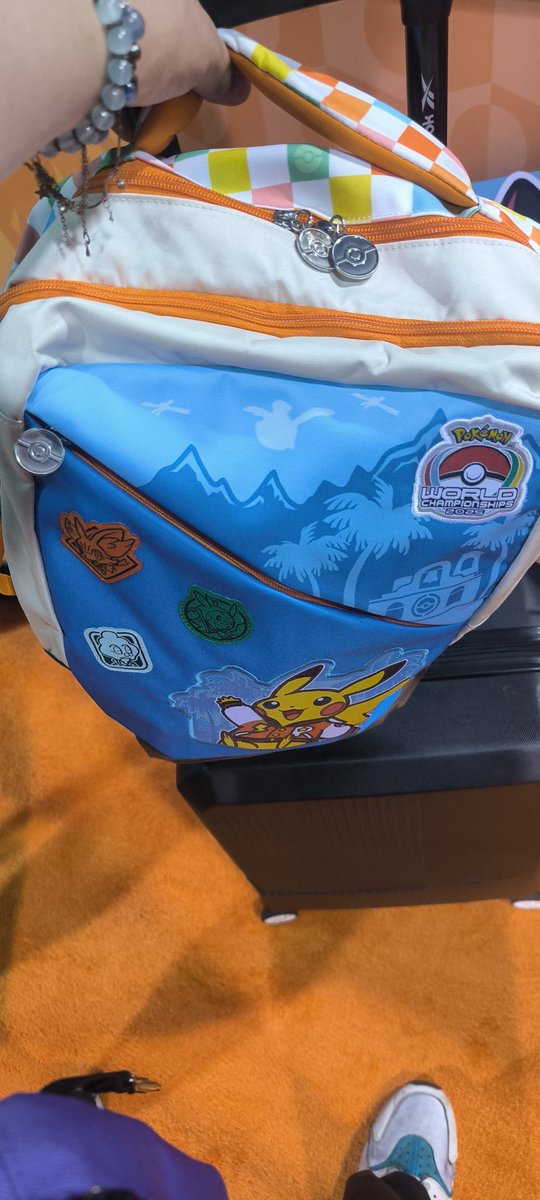 Selling the competitor kit with the promos. $1.200. I'm at the convention center.