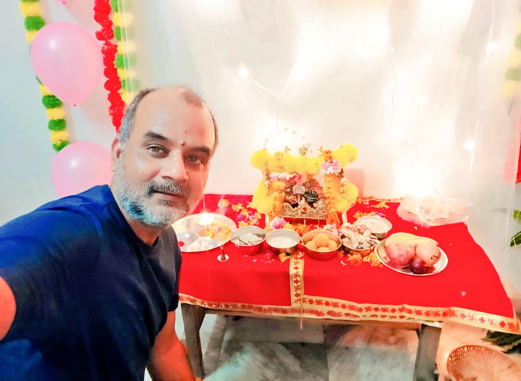 Deepak Sharma (@sonofbharat7) on Twitter photo рдирдиреНрдж рдХреЗ рдЖрдирдВрдж рднрдпреЛ, рдЬрдп рдХрдиреНрд╣рд┐рдпрд╛ рд▓рд╛рд▓ рдХреАрее
рд╣рд╛рдереА рдШреЛрдбрд╛ рдкрд╛рд▓рдХреА, рдЬрдп рдХрдиреНрд╣рд┐рдпрд╛ рд▓рд╛рд▓ рдХреАрее
рд╢реНрд░реАрдХреГрд╖реНрдг рдХреА рдмрд╛рдВрд╕реБрд░реА рдХреА рдордзреБрд░ рдзреБрди рдЖрдкрдХреЗ
рдЬреАрд╡рди рдореЗрдВ рд╣рдореЗрд╢рд╛ рд╕реБрдЦ, рд╢рд╛рдВрддрд┐ рдФрд░ рд╕рдореГрджреНрдзрд┐ рд▓рд╛рдП..
рдЗрд╕ рдЬрдиреНрдорд╛рд╖реНрдЯрдореА рдкрд░ рд╢реНрд░реА рдХреГрд╖реНрдг рдЖрдкрдХреЗ
рдШрд░ рдЦреБрд╢рд┐рдпреЛрдВ рдФрд░ рдкреНрд░реЗрдо рдХрд╛ рдЖрд╢реАрд░реНрд╡рд╛рдж рдмрд░рд╕рд╛рдПрдВ..
рд╢реНрд░реАрдХреГрд╖реНрдг рдЬрдиреНрдо рдЕрд╖реНрдЯрдореА рдХреА рд╣рд╛рд░реНрджрд┐рдХ рд╢реБрднрдХрд╛рдордирд╛рдПрдВтЭдя╕П рдирдиреНрдж рдХреЗ рдЖрдирдВрдж рднрдпреЛ, рдЬрдп рдХрдиреНрд╣рд┐рдпрд╛ рд▓рд╛рд▓ рдХреАрее
рд╣рд╛рдереА рдШреЛрдбрд╛ рдкрд╛рд▓рдХреА, рдЬрдп рдХрдиреНрд╣рд┐рдпрд╛ рд▓рд╛рд▓ рдХреАрее
рд╢реНрд░реАрдХреГрд╖реНрдг рдХреА рдмрд╛рдВрд╕реБрд░реА рдХреА рдордзреБрд░ рдзреБрди рдЖрдкрдХреЗ
рдЬреАрд╡рди рдореЗрдВ рд╣рдореЗрд╢рд╛ рд╕реБрдЦ, рд╢рд╛рдВрддрд┐ рдФрд░ рд╕рдореГрджреНрдзрд┐ рд▓рд╛рдП..
рдЗрд╕ рдЬрдиреНрдорд╛рд╖реНрдЯрдореА рдкрд░ рд╢реНрд░реА рдХреГрд╖реНрдг рдЖрдкрдХреЗ
рдШрд░ рдЦреБрд╢рд┐рдпреЛрдВ рдФрд░ рдкреНрд░реЗрдо рдХрд╛ рдЖрд╢реАрд░реНрд╡рд╛рдж рдмрд░рд╕рд╛рдПрдВ..
рд╢реНрд░реАрдХреГрд╖реНрдг рдЬрдиреНрдо рдЕрд╖реНрдЯрдореА рдХреА рд╣рд╛рд░реНрджрд┐рдХ рд╢реБрднрдХрд╛рдордирд╛рдПрдВтЭдя╕П