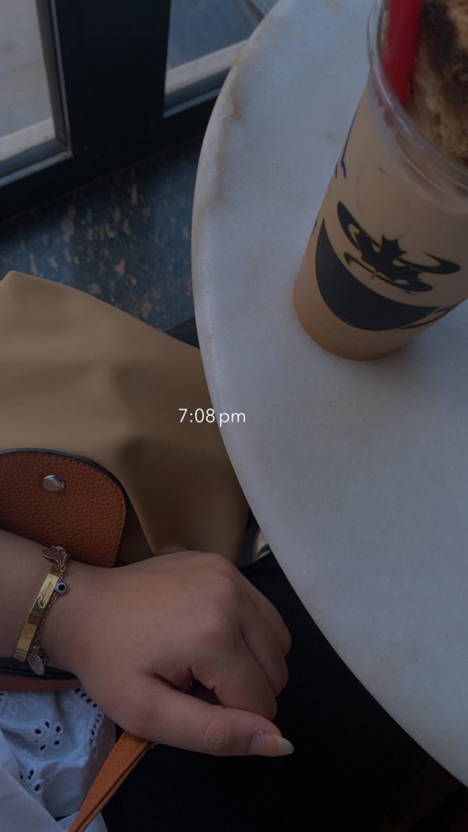 300جنية بين ايديا