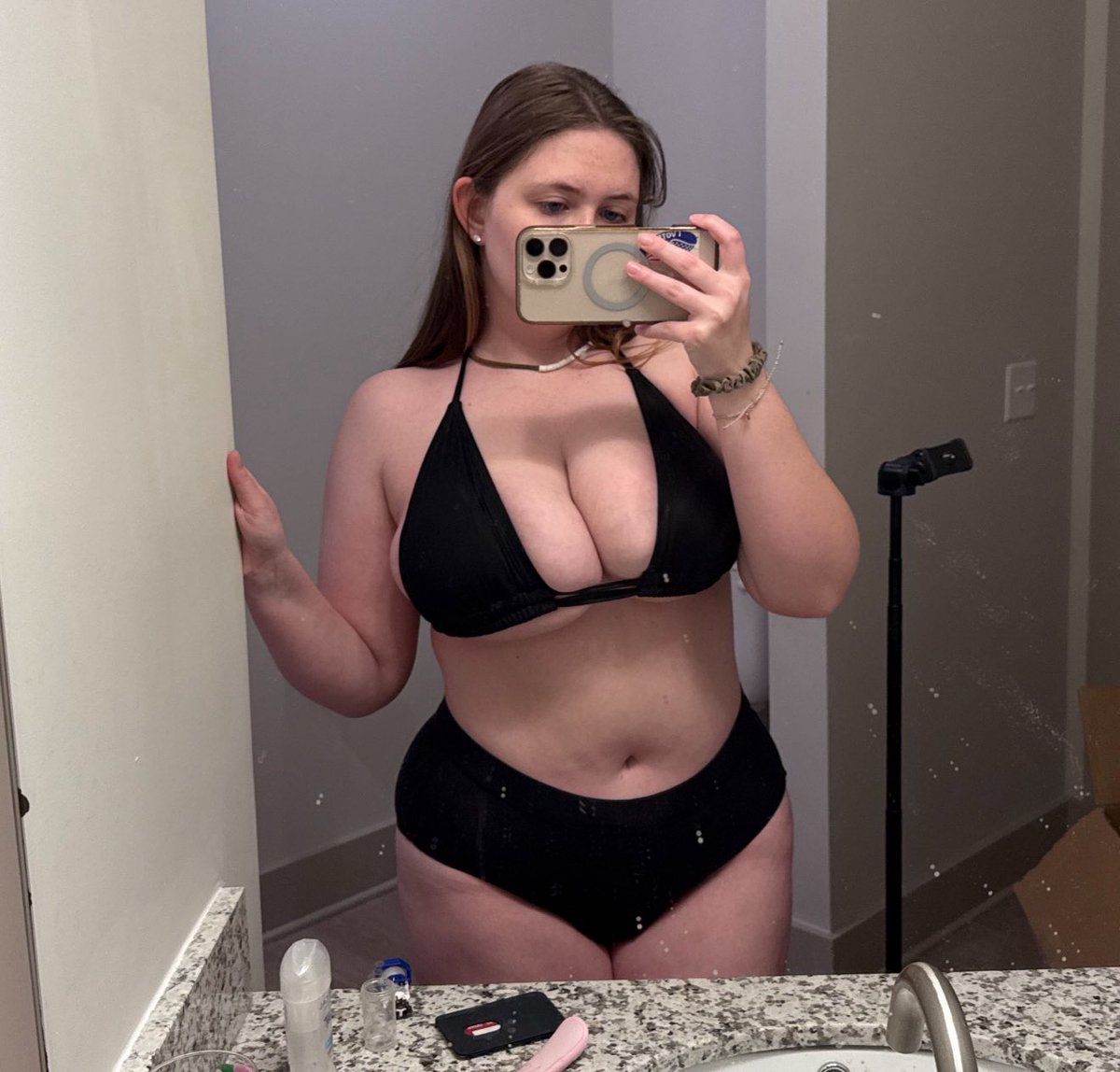 PrinxeszAlyzz's tweet image. Wanna go to the beach with me?