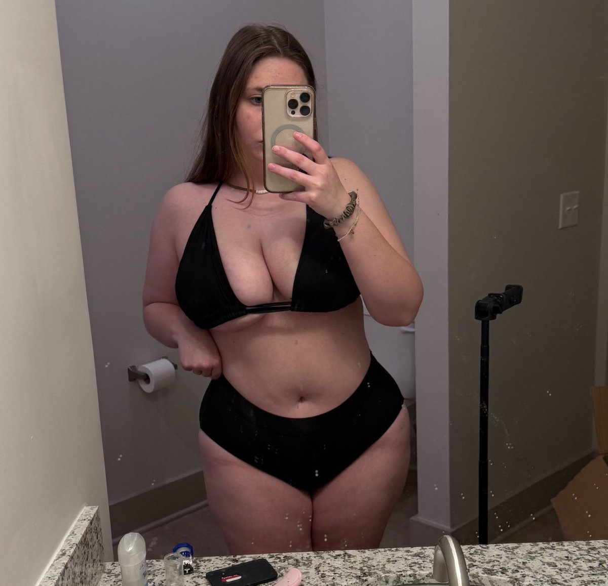 PrinxeszAlyzz's tweet image. Wanna go to the beach with me?