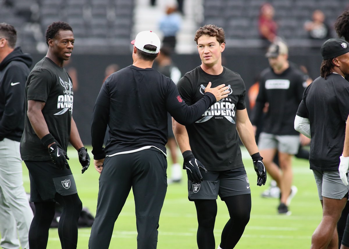 blakeahssports's tweet photo. Just two kids from Butte, Montana cutting it up pregame of 49ers-Raiders. Raiders WR Tommy Mellott and special teams coach Colt Anderson talking midfield is something pretty special. @SkylineSportsMT  #mtsports https://t.co/laneDABLIK