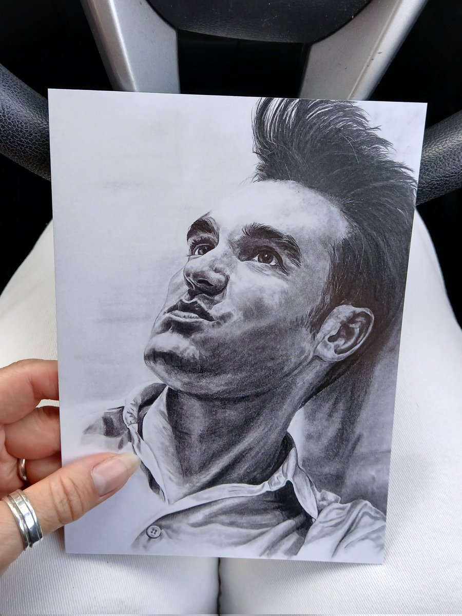 So, i've had a lovely afternoon in sunny #Cheltenham Met a nice man, who had a stall, selling his own artwork (music/film art) who is the official artist for #TalkingPictures channel and the #OnTheBuses fan club. I bought this amazing sketch of #Morrissey #TheSmiths from him.x 💙