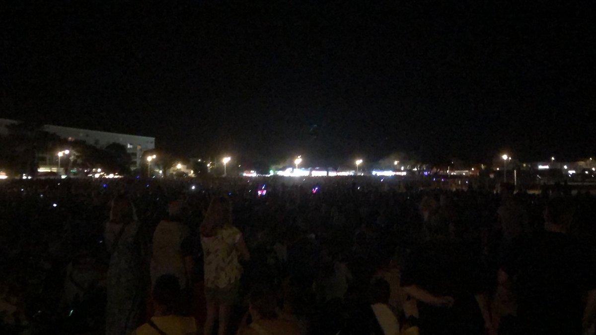 Far focks to the people of Royan, huge crowd has turned out to wish us well for the end of our stay here.