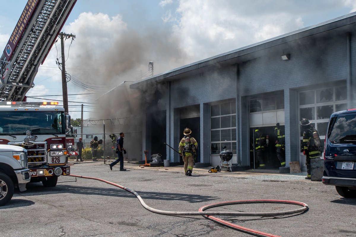 robertnettles02's tweet photo. 08/16/2025 Suitland, MD 4412 Suitland road. 17-14 Working building fire https://t.co/a7WtzQYZqx