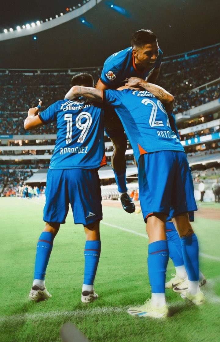 JulieeLugo's tweet photo. Hoy es Sábado de La Maquina! Si Cruz Azul gana su partido de hoy ante Santos voy a regalar $2000 MXN entre 10 personas que le den RT a este post y me sigan aqui en X 💙🚂 https://t.co/8wPKSXS0TH