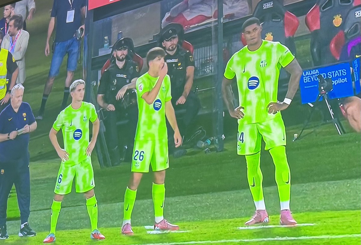 Ferran off, Rashford on!