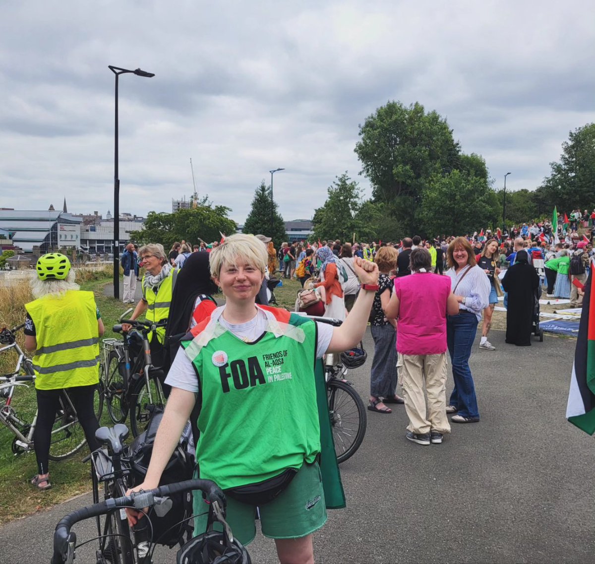 Massive turnout today in #Sheffield for the pan #Yorkshire march for #Palestine. I did bike stewarding 🇵🇸