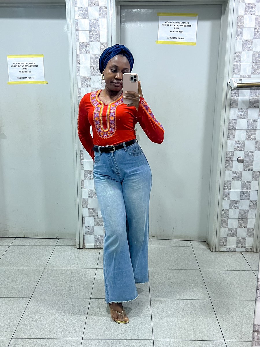 Good evening from your favorite Medical Laboratory Scientist 😍
Lady in red top, beauty personified ❤️