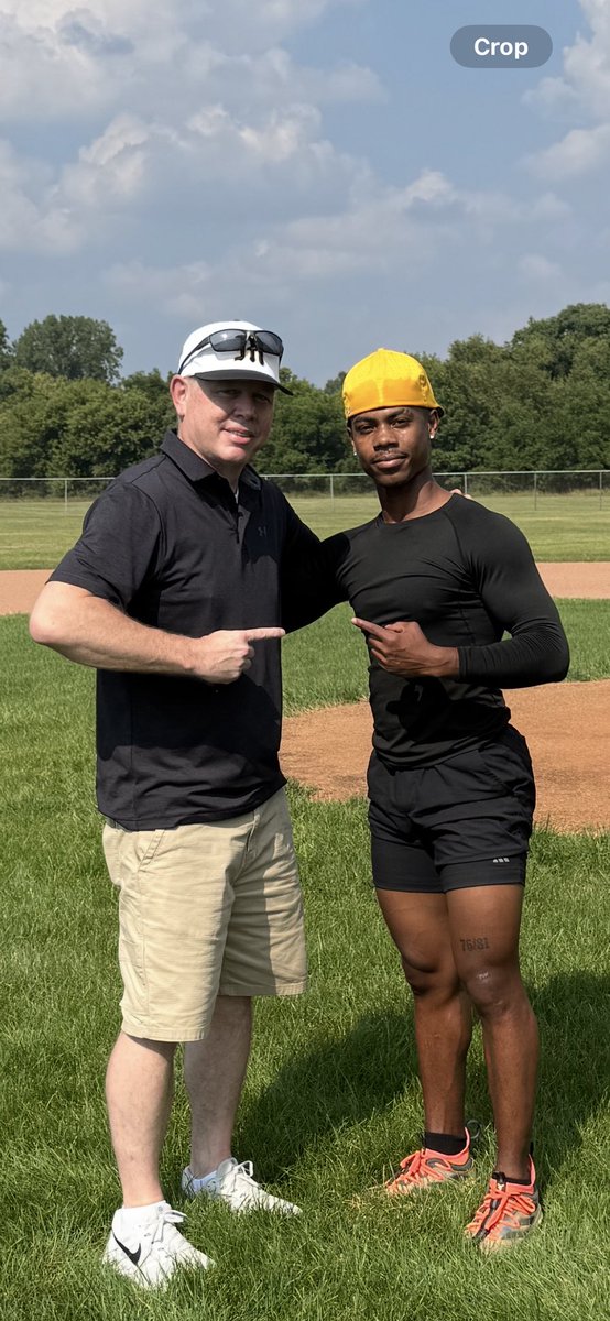 coach_aaron643's tweet photo. Vallejo Force One @warrenvallejo14 has officially landed at @MottCCBaseball  Warren Vallejo 2025 PBR Rank #6 SS - KS  It was awesome to greet Warren arriving at the airport to begin his college career as a Mott Bear. Fresh off the plane, he wasted no time getting some work in. 🇩🇴 https://t.co/S8My6KYFue